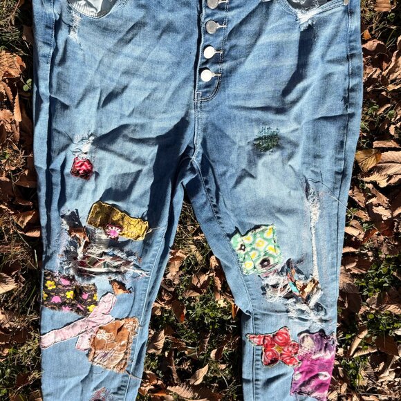 Judy Blue Boyfriend Jeans – Distressed & Hand-Patchwork Denim (Size 11/30) - Picture 4 of 4